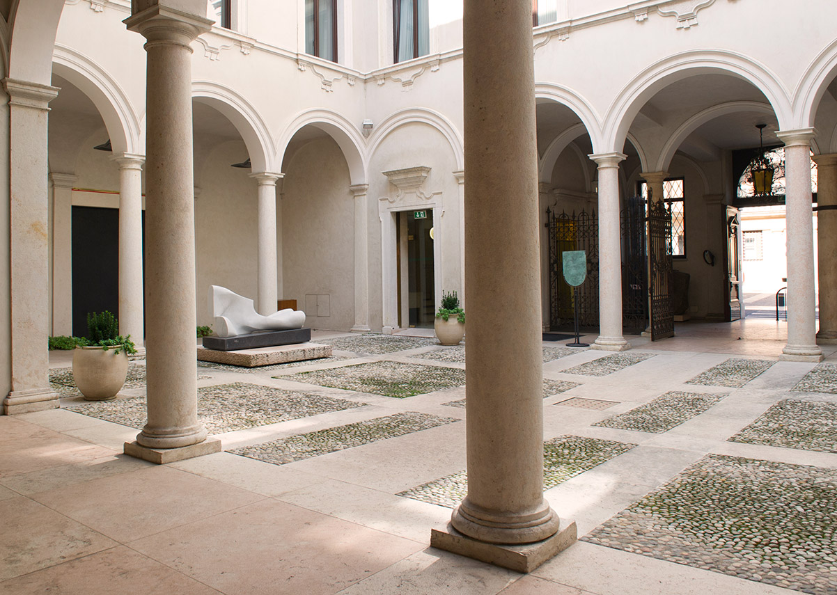 il cortile della fondazione cariverona